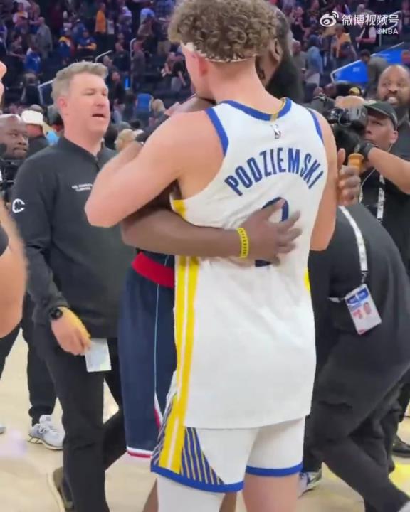 能打破附加賽不勝魔咒嗎？庫里賽后和哈登&小卡紛紛擁抱