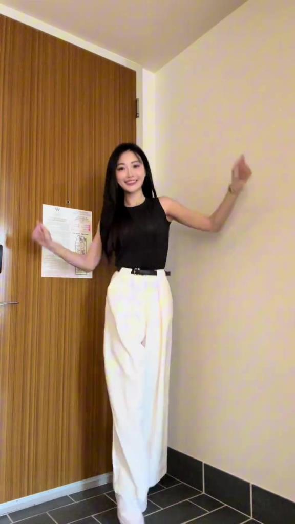 孟超曬自拍：常規(guī)賽正式收官啦，咱們季后賽見啦！