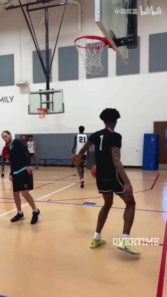 地表最強(qiáng)身體素質(zhì)？阿門扣籃簡直就像直升機(jī)起飛一樣！