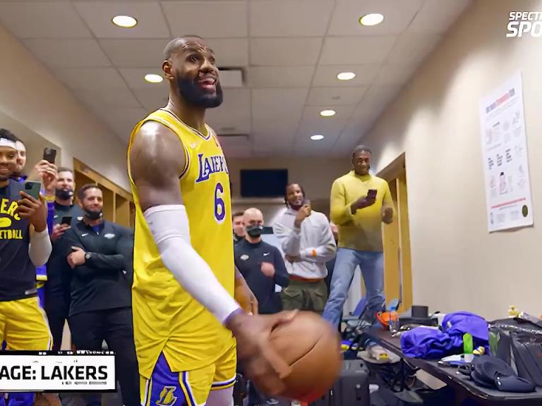 里弗斯絕殺之后湖人隊(duì)的更衣室氛圍，簡直不要太和諧??！