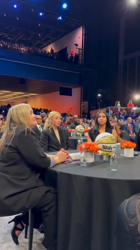 今天這穿搭，差點(diǎn)沒認(rèn)出來！佩奇-布克斯當(dāng)選WNBA狀元后十分淡定