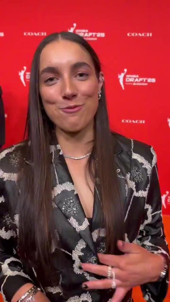 少爺真全能??！威少還幫WNBA新秀妹子們設(shè)計(jì)今晚的服裝