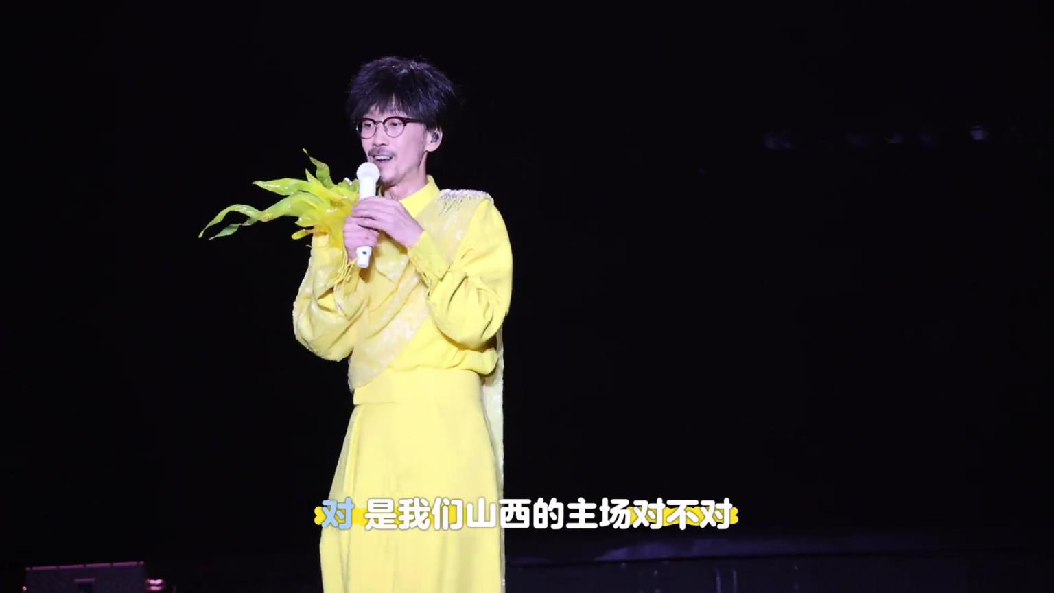 山西鬧他！周傳雄太原演唱會(huì)現(xiàn)場(chǎng)帶領(lǐng)歌迷為山西男籃加油助威