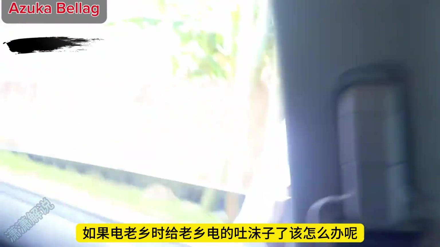 淳樸的阿森納老鄉(xiāng)盯著搶手機(jī)，沒(méi)料到被黑妹一個(gè)電擊棒