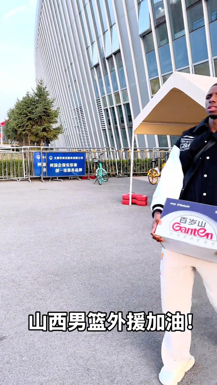 不是！你們山西外援合同還包括搬水的？